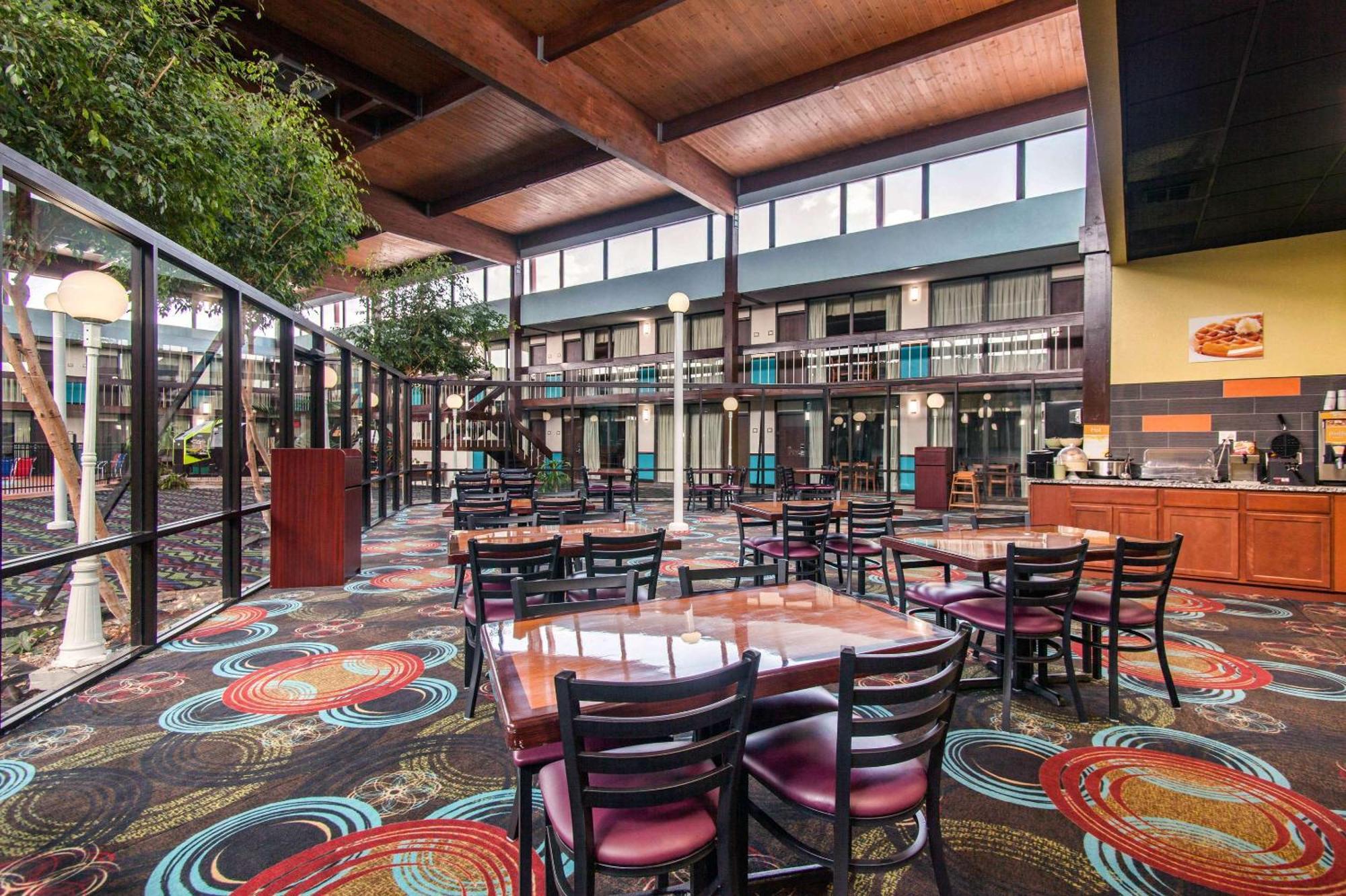 Quality Arkansas North Hotel 2*