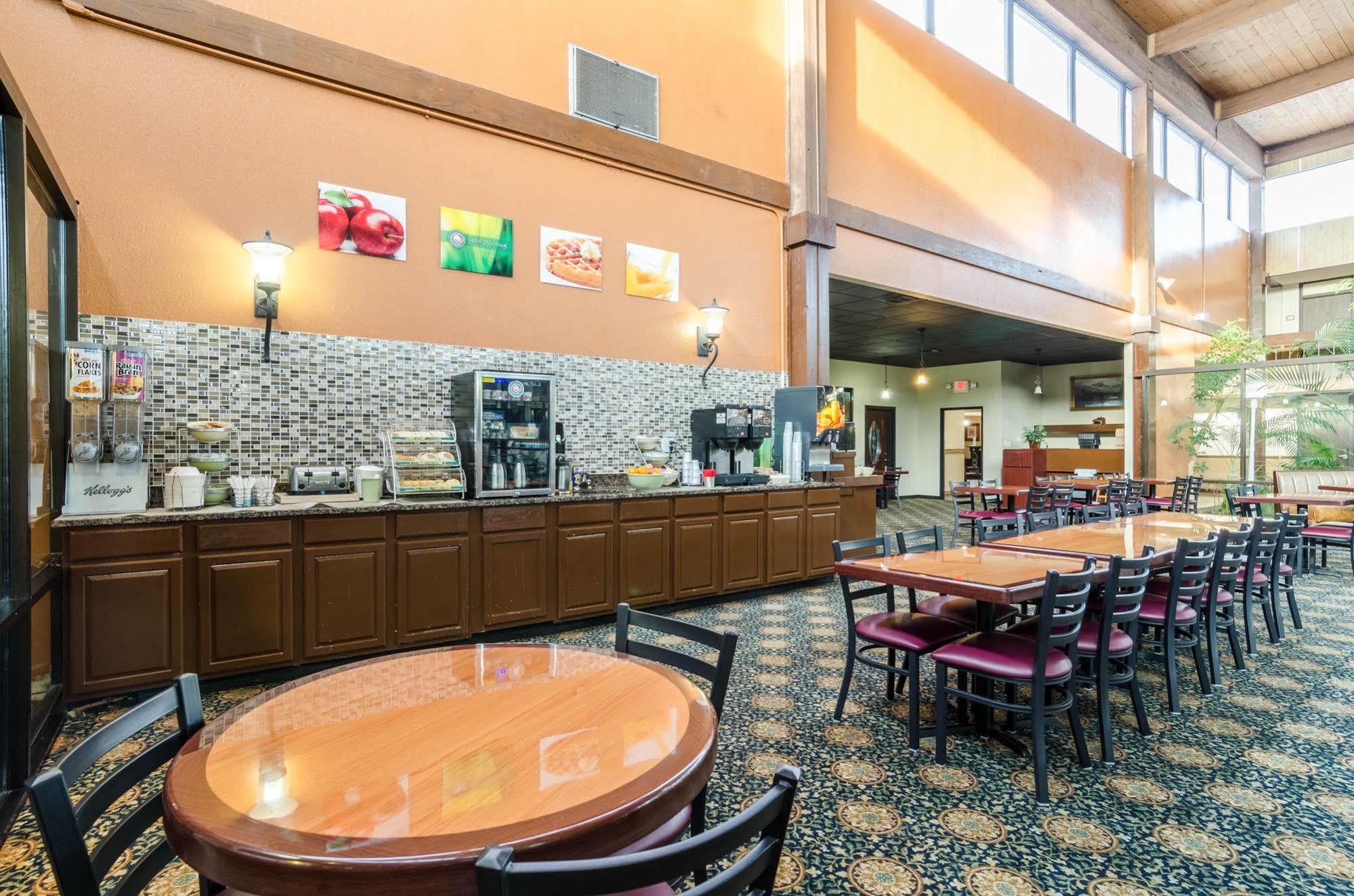 Quality Arkansas North Hotel 2*