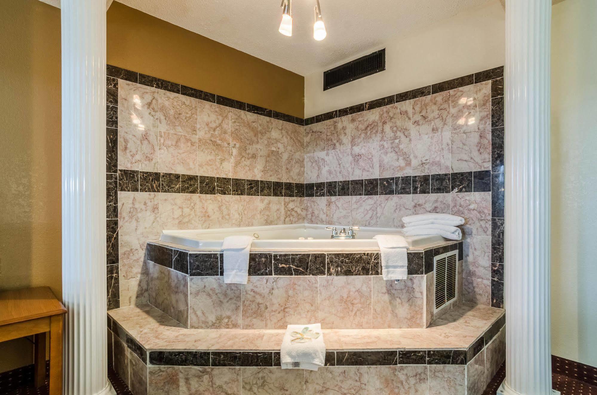 Quality Arkansas North Hotel 2*